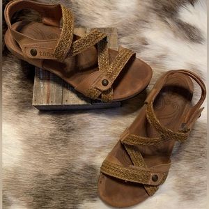 täōs Brown Leather Sandals